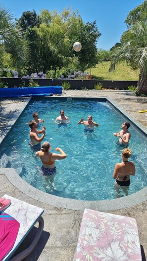 Alberca al aire libre y alberca climatizada