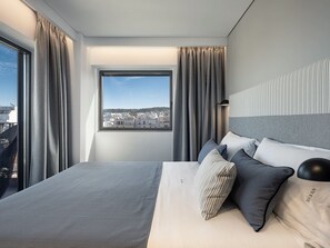3 chambres, bureau, système d’insonorisation, fer et planche à repasser