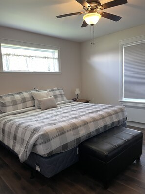 3 bedrooms, desk, travel crib, free WiFi - Countryside Getaway (Clyde River)