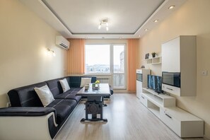 Living area - Lovely 2 - bedroom | Mall of Sofia | Metro Station (Sofia)