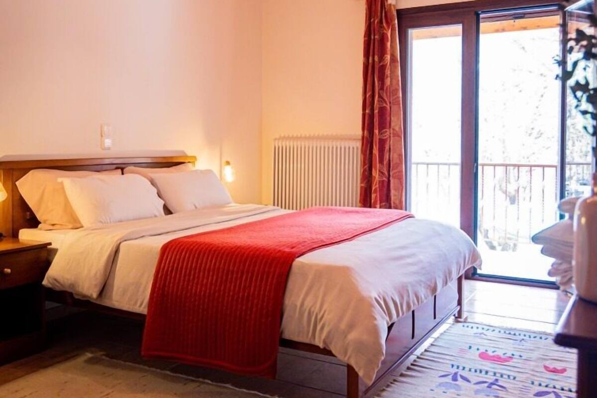 Comfort Double Room | Minibar, desk, laptop workspace, WiFi (free)