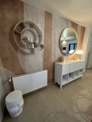 Dusche, Haartrockner, Handtücher, Seife
