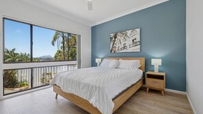 3 bedrooms, iron/ironing board, free WiFi - Galoola Hidden Gem - 2,97 Galoola Drive, Rooftop outdoor area with spectacular views, Wi-Fi and air conditioning. (Nelson Bay)