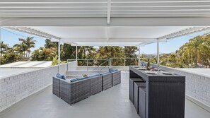 Outdoor dining - Galoola Hidden Gem - 2,97 Galoola Drive, Rooftop outdoor area with spectacular views, Wi-Fi and air conditioning. (Nelson Bay)
