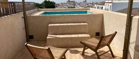 Seasonal outdoor pool