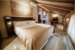 Presidential Suite | Egyptian cotton sheets, premium bedding, down comforters - La Posada del Limonero - Adults Only (Fuentes de Andalucía)