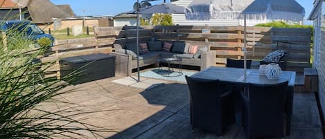 تناول الطعام بالخارج