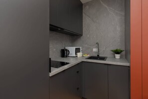 Refrigerador, microondas, parrilla de estufa y lavavajillas 