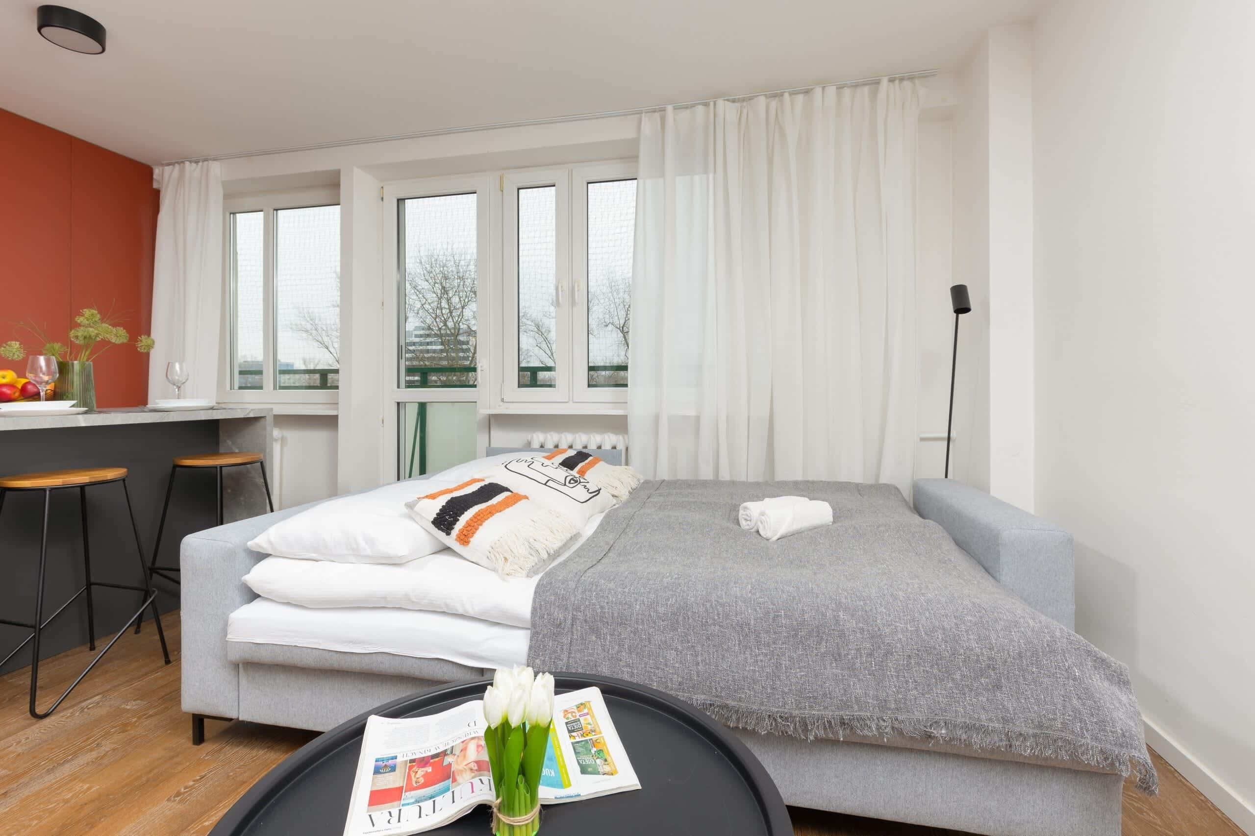 Iron/ironing board, WiFi, bed sheets