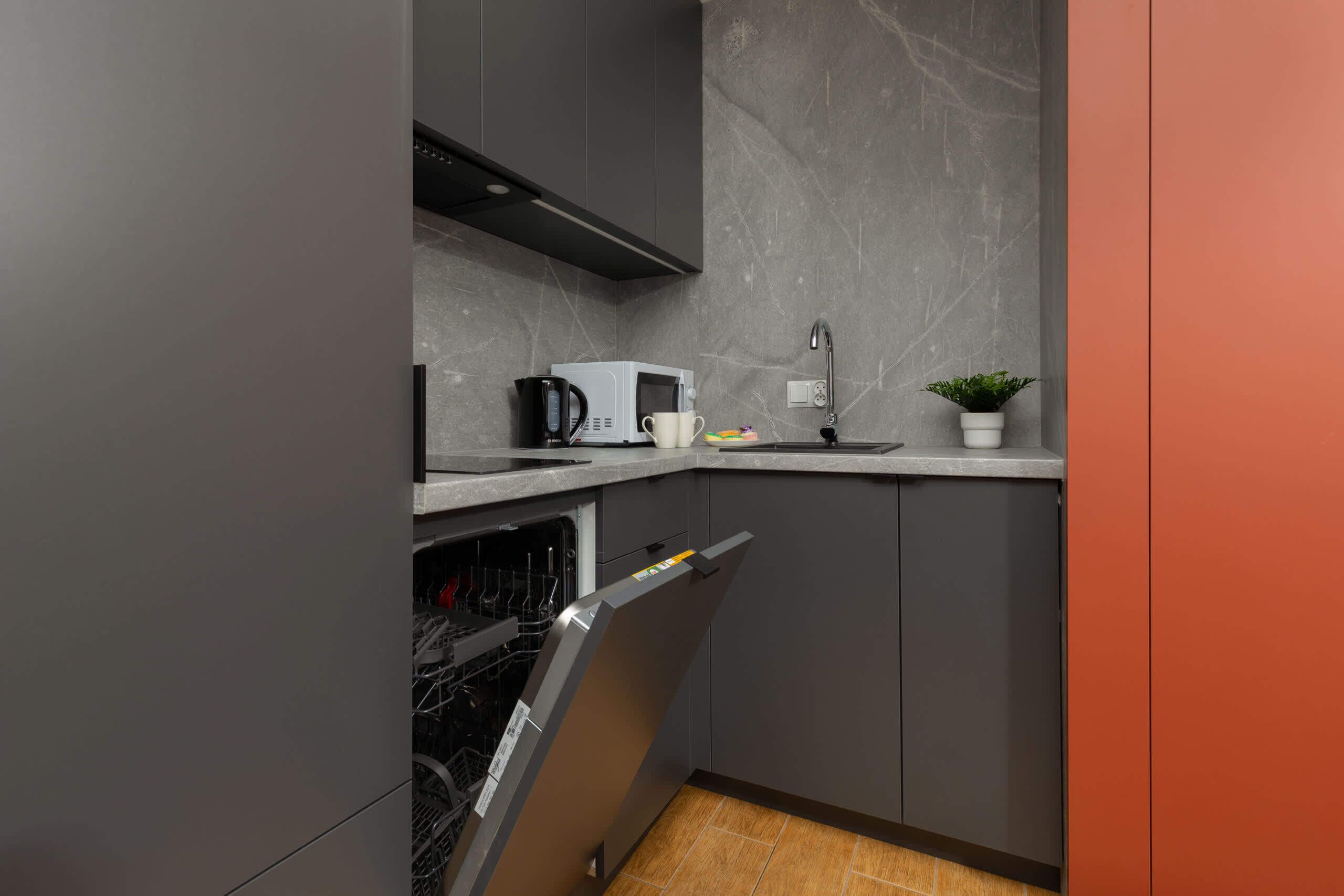 Fridge, microwave, stovetop, dishwasher