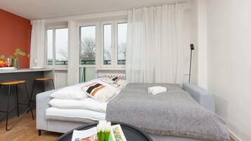 Desk, iron/ironing board, WiFi, bed sheets