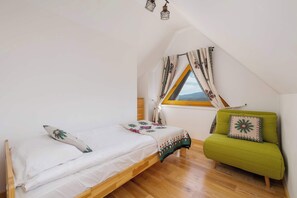 2 bedrooms, iron/ironing board, WiFi, bed sheets