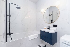 Bathtub - Długa 48 | Elegant Apartment | Desk (Kraków)