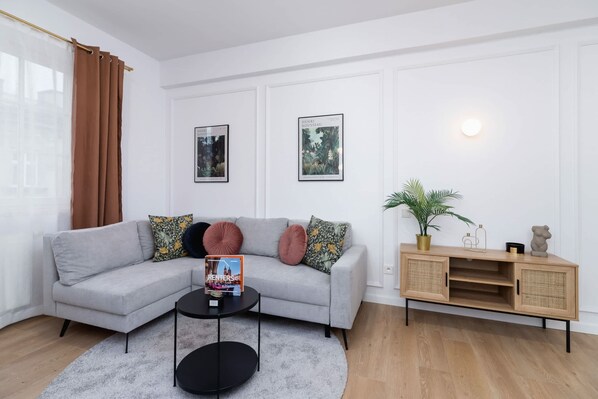 TV - Długa 48 | Elegant Apartment | Desk (Kraków)