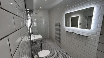 Apartamento de lujo | Baño | Secador de pelo y toallas