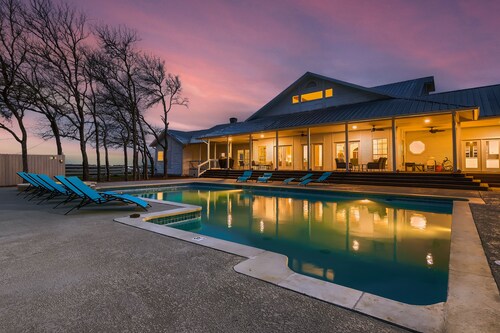 83-Acre Estate | Pool, Bar & Dark Sky Stargazing