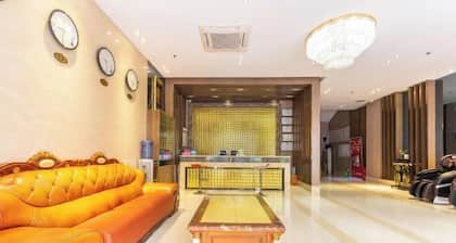 Peninsula Holiday Hotel