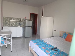 1 camera, Wi-Fi, lenzuola