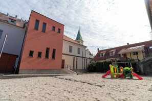 Área de juegos infantiles al aire libre