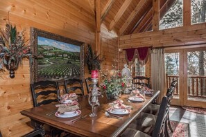Dining - Grace Manor, Private Pool, FREE Attraction tickets for each paid day, Hot Tub!!! (Sevierville)