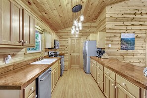 Réfrigérateur, micro-ondes, lave-vaisselle, cafetière/bouilloire