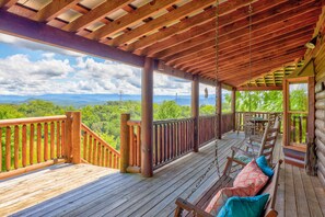 Terrace/patio - Paradise Glenn, Huge Cabin, Hot Tub, Game Room, $560 FREE tickets each paid day! (Sevierville)