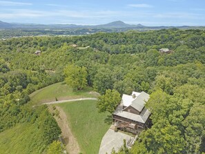 Exterior - Paradise Glenn, Huge Cabin, Hot Tub, Game Room, $560 FREE tickets each paid day! (Sevierville)