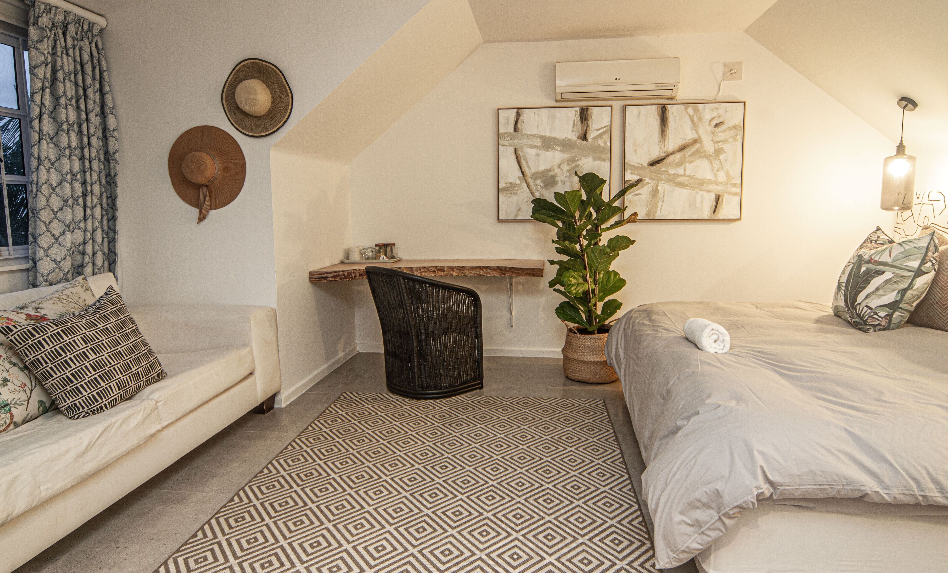 Twin Room, 1 King Bed | Premium bedding, pillow-top beds, desk, blackout curtains