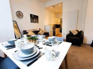 Apartment, 2 Queen-Betten | Speisen