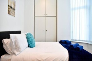 Apartment, 2 Queen-Betten | 2 Schlafzimmer, Bügeleisen/Bügelbrett, kostenloses WLAN, Bettwäsche