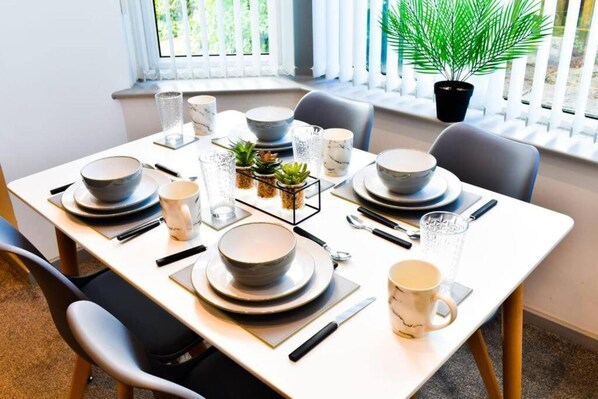 Apartment, 2 Queen Beds | Dining - Beautiful 2-bed Apartment in Lancashire (Burnley)