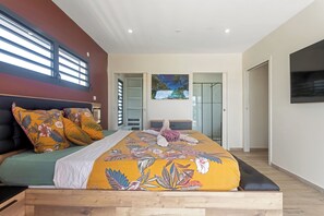 5 habitaciones, caja de seguridad en la habitación y escritorio 