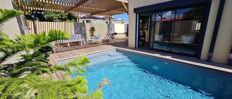 Piscine extérieure, piscine chauffée