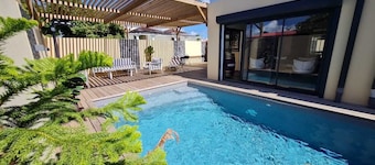 Villa Standing Heated Pool Jacuzzi 5 Bedrooms 12 Pers