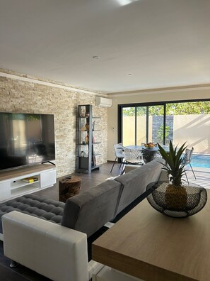 Smart TV, books