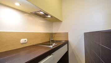 Kjøleskap og kjøkkenutstyr