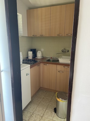 Fridge, microwave, coffee/tea maker, cookware/dishes/utensils
