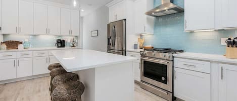 KĂŒhlschrank, Mikrowelle, Ofen, Herdplatte