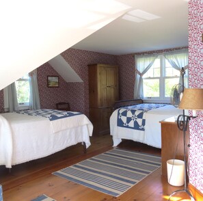 7 bedrooms, iron/ironing board, internet, bed sheets