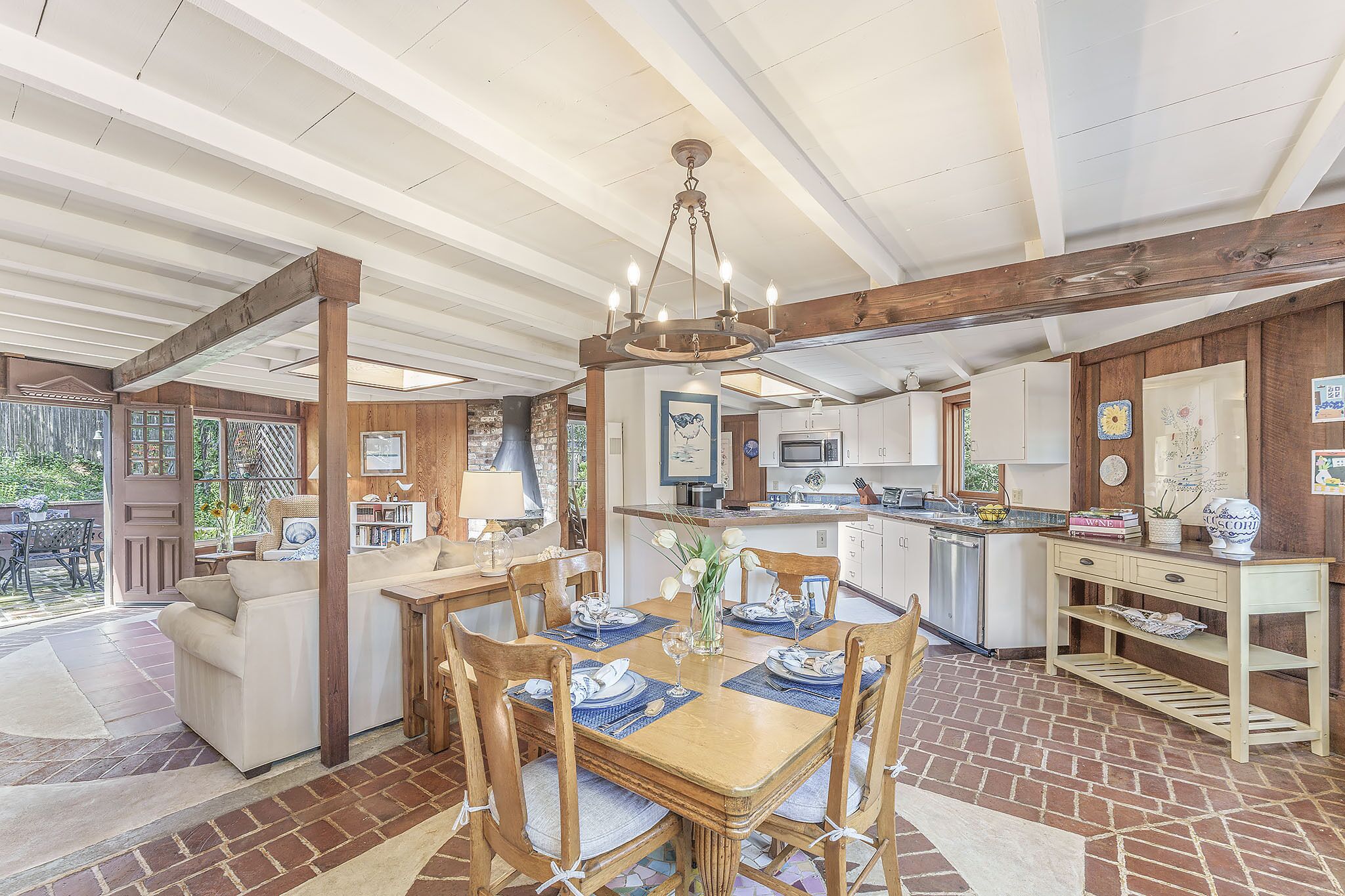 3876 Huckleberry Hill - Cozy Cottage Among the Trees in Upper Monterey Area