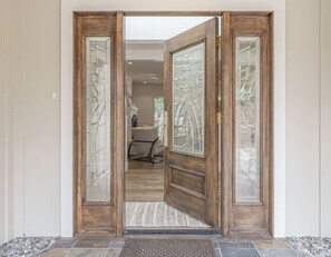 Interior - 3877 Sea Esta~ Beautifully Remodeled, Near Golfing (Pebble Beach)