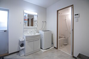 Familienhaus | Waschbecken im Bad