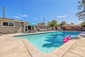 Outdoor pool - Wine Country Retreat w/ Pool, Hot Tub, Backyard & Game Nights Near Wineries (Santa Rosa)