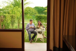 高级房 | 埃及棉床单、高档床上用品、羽绒被、客房内保险箱