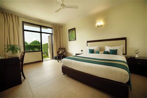 高级房 | 埃及棉床单、高档床上用品、羽绒被、客房内保险箱