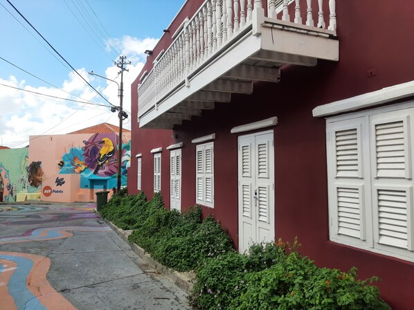 City enkelrum - 1 enkelsäng - icke-rökare | Allergitestade sängkläder, individuell inredning och unika möbler