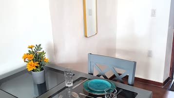 City Condo, 1 Bedroom, Balcony, City View | In-room dining