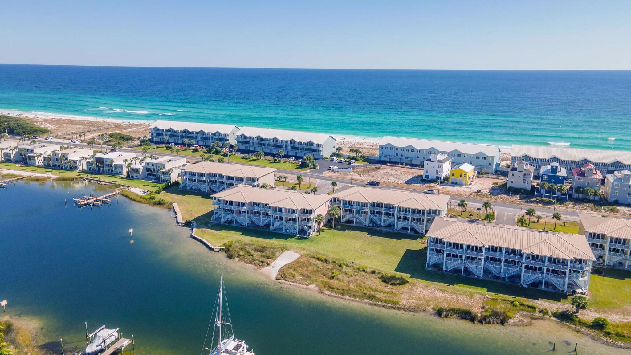 Beachy 2 bedroom Villa Sabine Townhome directly on the water!