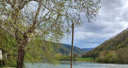 Charming 3 bedroom home on the New River