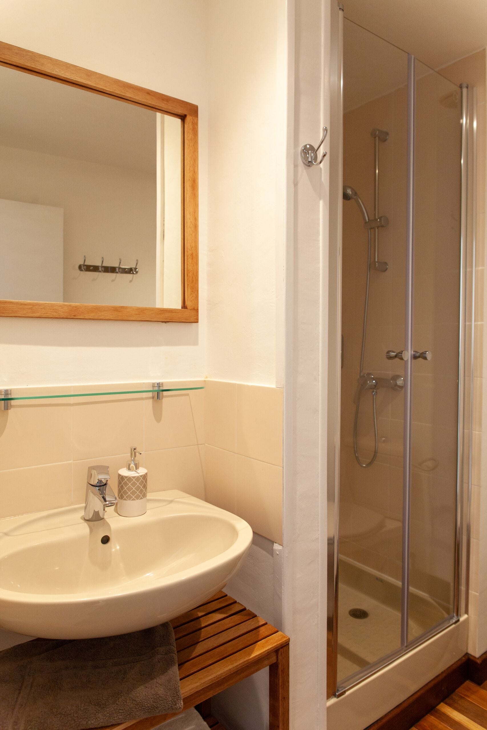 Traditional Double Room, 1 Bedroom | Bathroom | Hair dryer, towels